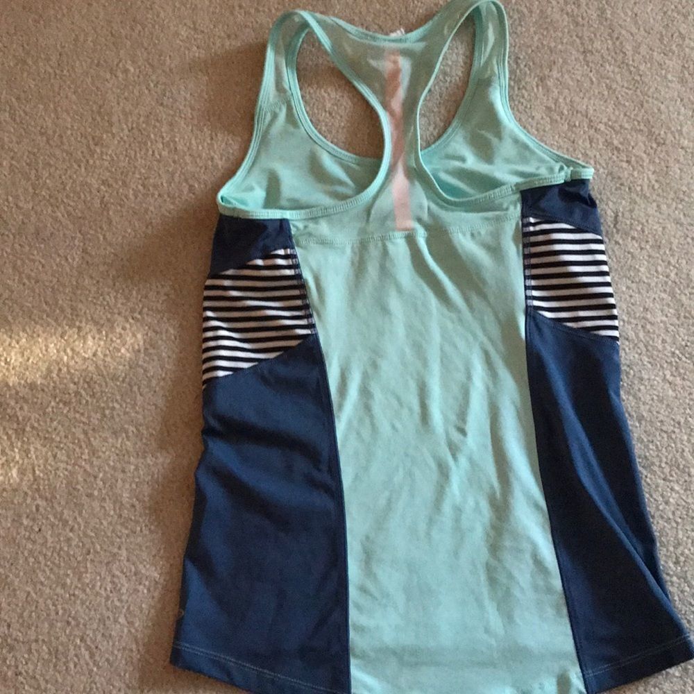 Workout top - Picture 3 of 3